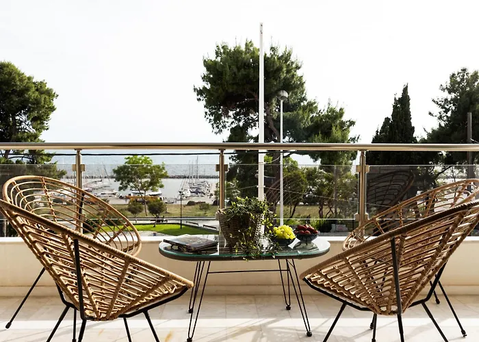 Champagne Sea View By Binobi!