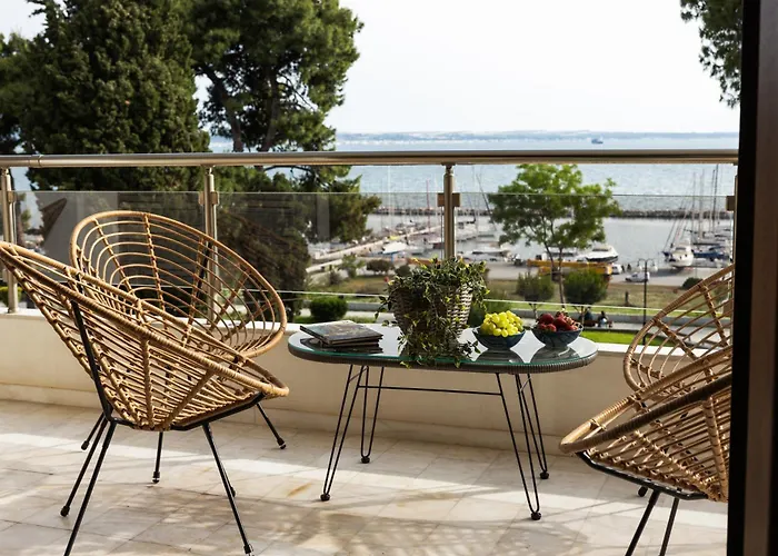 Champagne Sea View By Binobi!