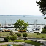 Champagne Sea View By Binobi!