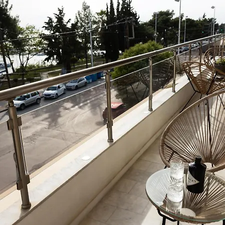 Champagne Sea View By Binobi!