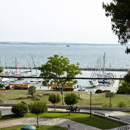 Champagne Sea View By Binobi!